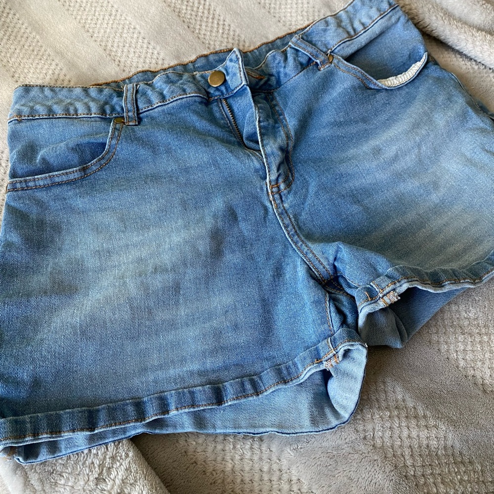 High waisted shorts - light wash